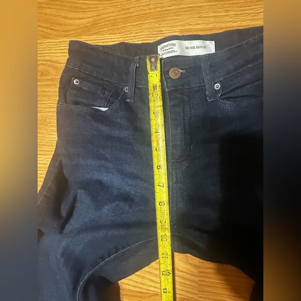 Signature Levis Women's size 2M w26 L32 Dark blue Mid rise Boot Cut Jeans - Image 6