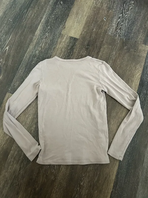 Brandy Melville Long Sleeve - Image 3