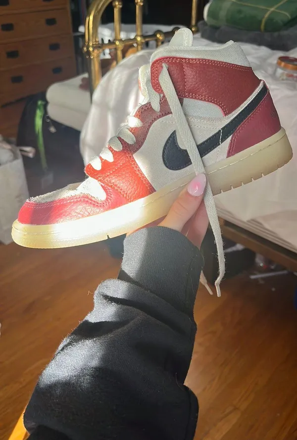 Nike Jordan 1 - Image 4