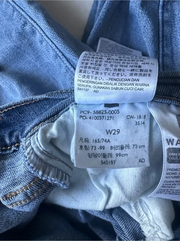 Levi’s medium-wash, high-waisted distressed straight-leg jeans - Image 3