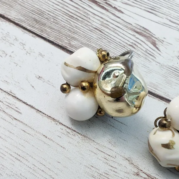 Vintage Clip On Earrings - Off White & Gold Tone 7/8" - Image 11