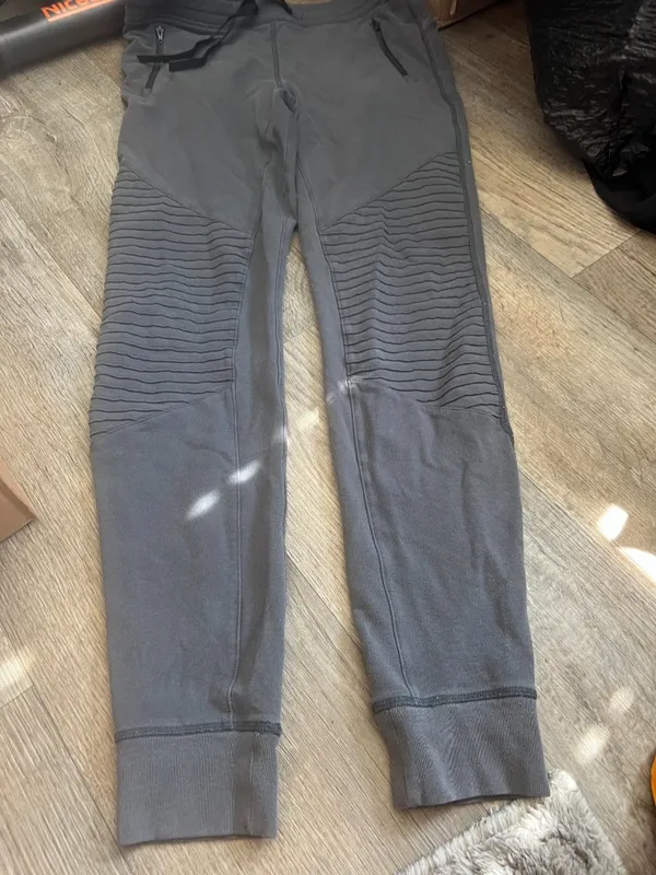 Alo Yoga medium pants - Image 5