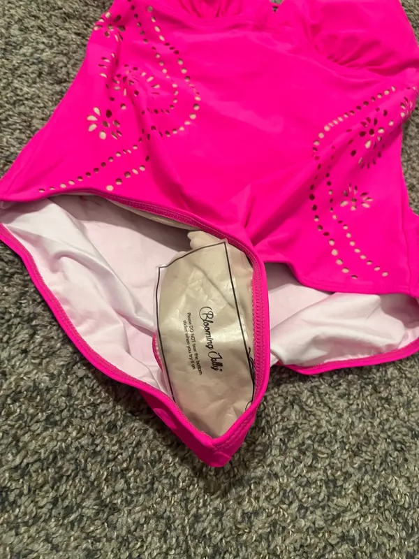 BMJL Stylish pink one-piece swimsuit featuring elegant embroidery. Perfect for beach days. - Image 9
