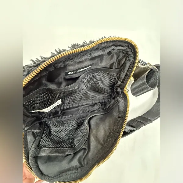 lululemon athletica Black Sherpa Crossbody Belt Bag - Image 9