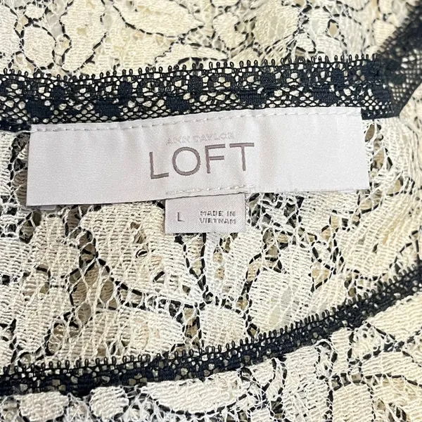 LOFT Cream Floral Lace Button Back‎ Blouse Romantic Feminine Top Large - Image 5