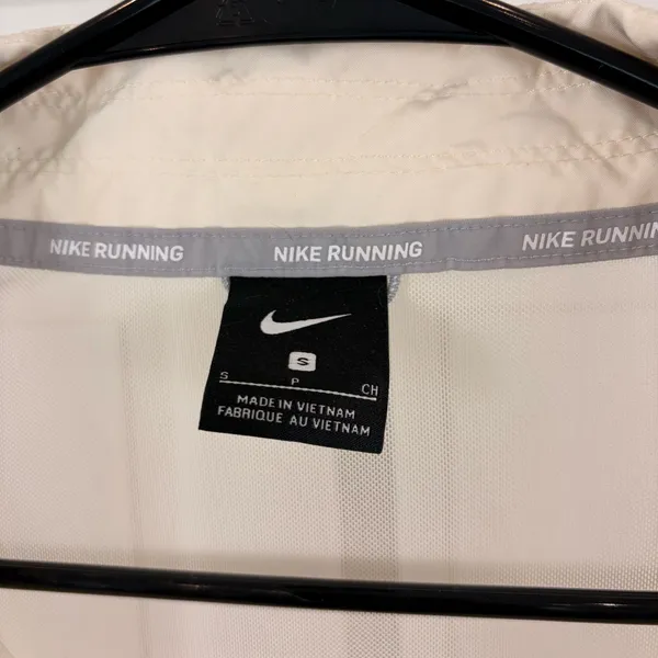 Nike icon clash packable running jacket  - Image 16
