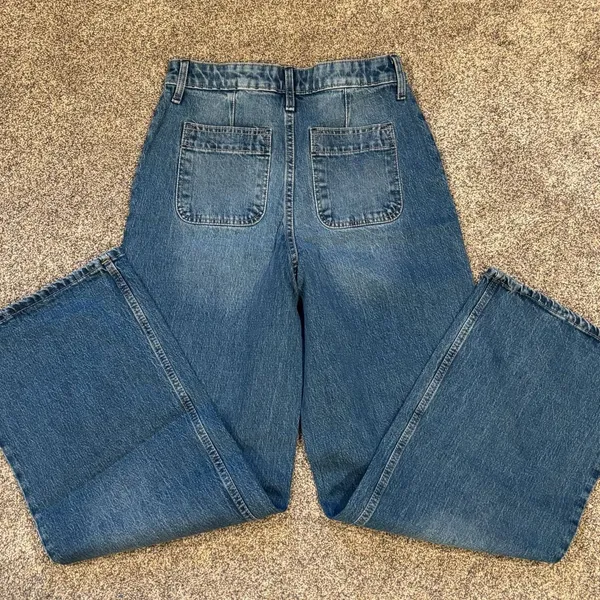 Free Assembly Women's High-Rise Wide-Leg Jeans with Patch Pockets - Image 11