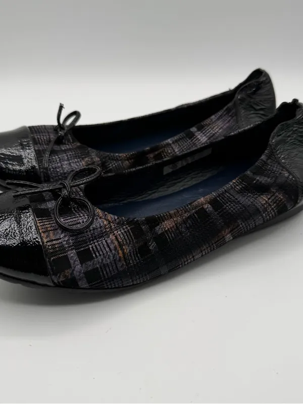 Sabrinas Plaid Ballet Flats Womens EU 38 Patent Cap Toe Bow Made Spain - Image 3