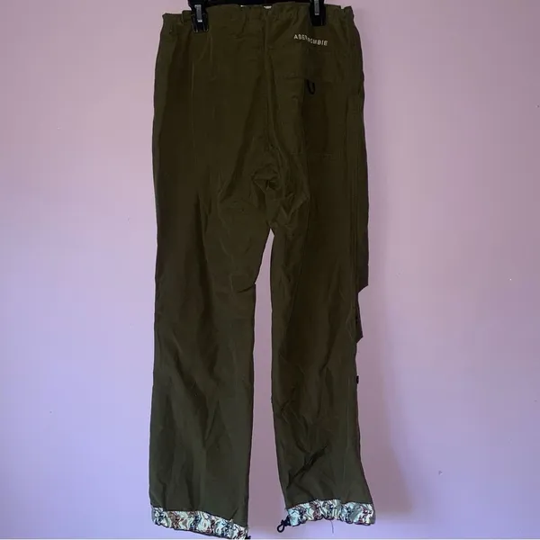 Abercrombie & Fitch Size S Olive Green Cargo Pants Japanese Floral - Image 4