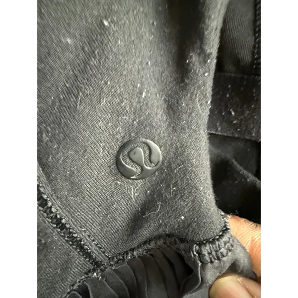 Lululemon City Tank features a pleated peplum waist and a fitted sleeveless sz 6 - Image 3