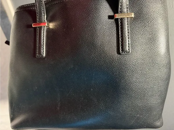 kate spade Black Leather Tote with Gold Hardware NON STRAP. - Image 3