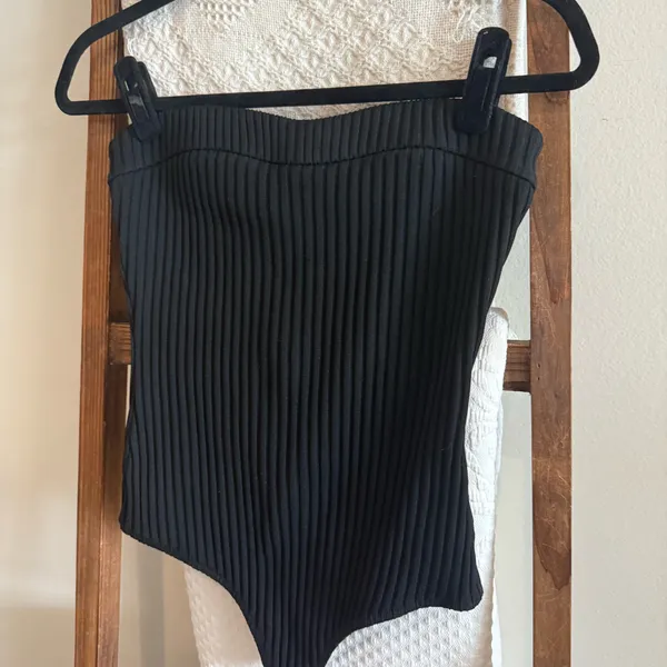 NWOT NBD From Revolve Zhora Black Ribbed Sweetheart Neckline Strapless Bodysuit - Image 5