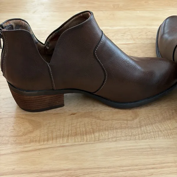 New With Box BOC Lucy‎ Zip-Up ankle Bootie Heeled shoes sz 7 Brown Casual - Image 5