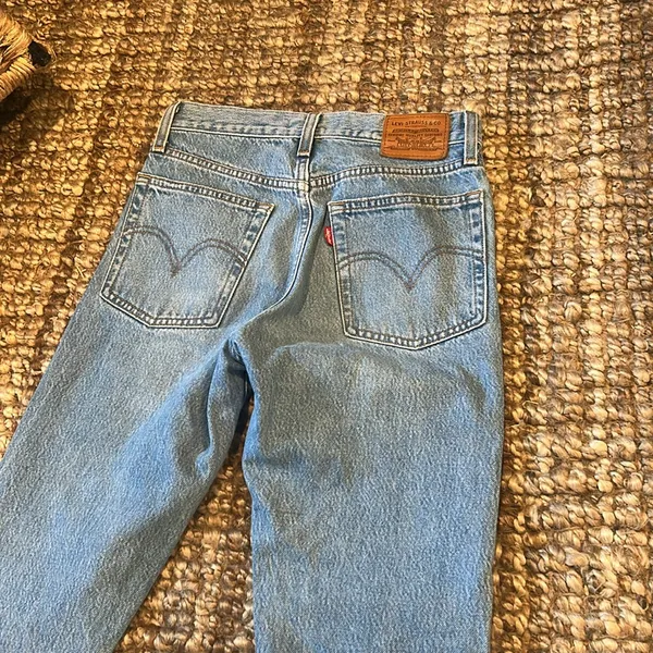 Levi’s Premium Wedgie Straight Leg Light Wash Distressed Denim Jeans Size 23 - Image 7