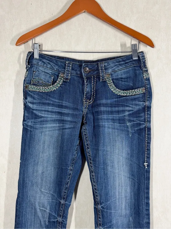 Cowgirl Tuff Co Women’s Studded Barbed Wire Embroidered Jeans Straight Leg 26X30 - Image 2