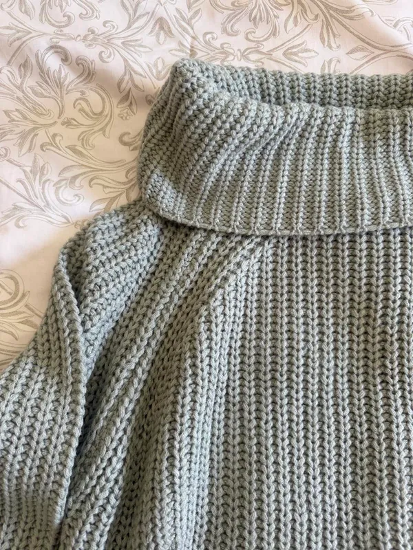 Moon and Madison Green Knit Sweater - Image 5