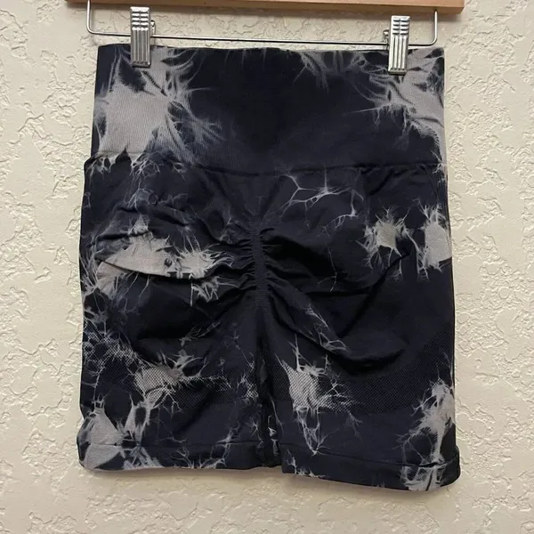 Tie Dye Seamless Scrunch Shorts Medium Black - Image 4