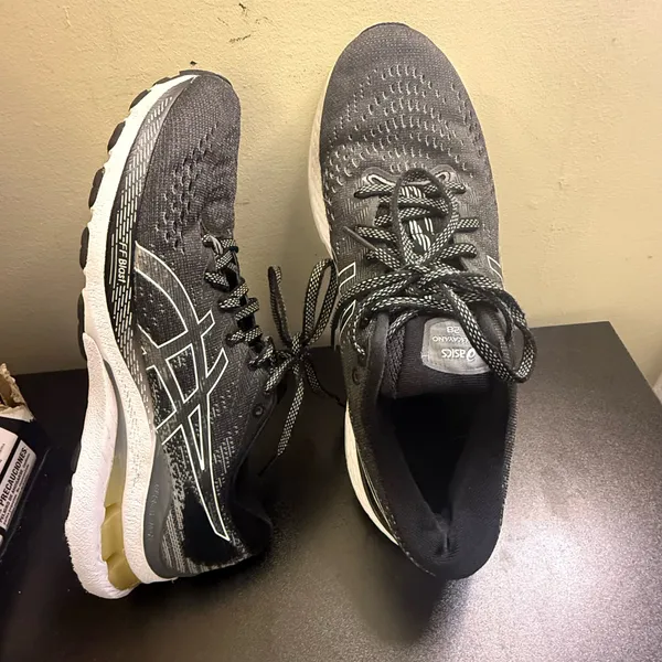 Asics Gel-Kayano 28 Black White Athletic Running Shoes Women's Size 8.5 - Image 5
