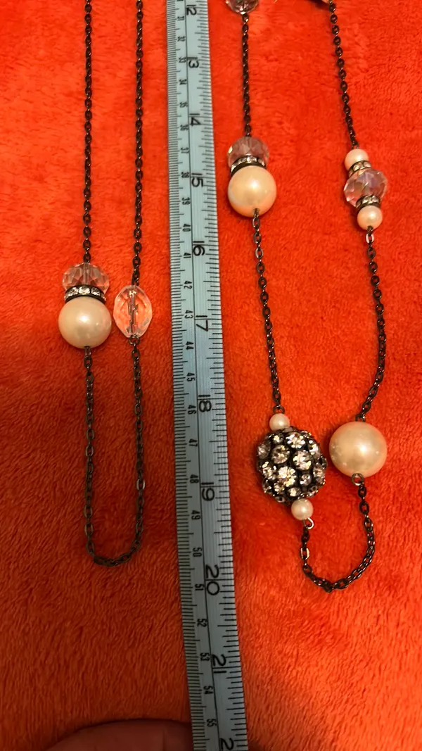 Necklaces with Oversized crystal and pearl style beads - Image 5
