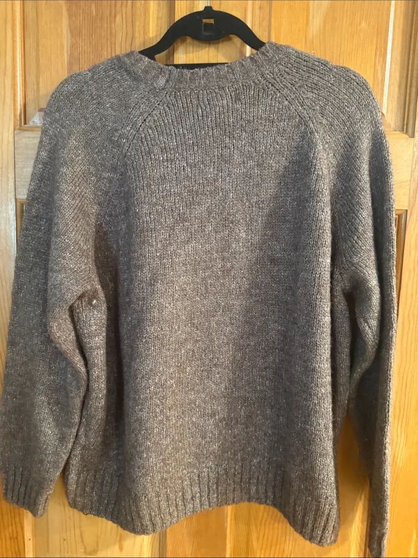 Old navy brown crew neck sweater size medium. - Image 6