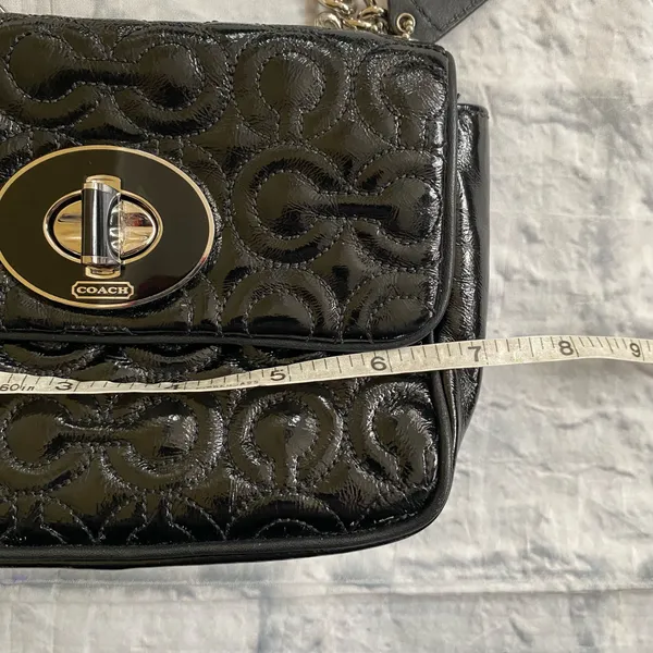 Coach mini shoulder/crossbody bag w/twist latch closure w/satin inner lining 6.5”x5” - Image 9