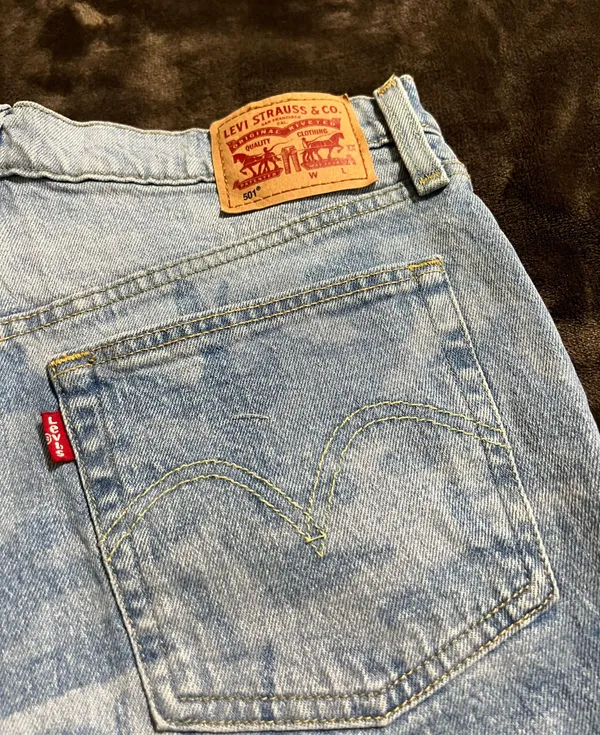 Levi High Wasted Jean Denim Shorts - Image 7