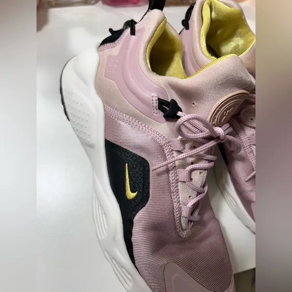 Nike Air Huarache City Move Plum Chalk Running Shoes AO3172-500 Women's Size 7 - Image 3