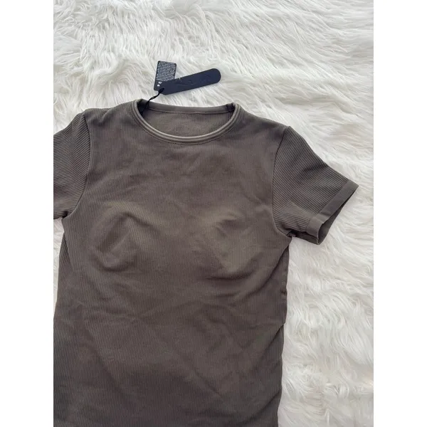 Nike Skims Ribbed Seamless Short Sleeve Top Dusty Oakmoss / Dune Size Medium - Image 7