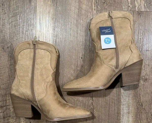 Universal Threads NWT Suede Cowboy Boots 7.5 - Image 2
