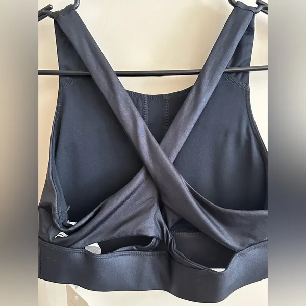 Fabletics NWT Black Workout Cropped Padded Tank Women's Sz Small - Image 2