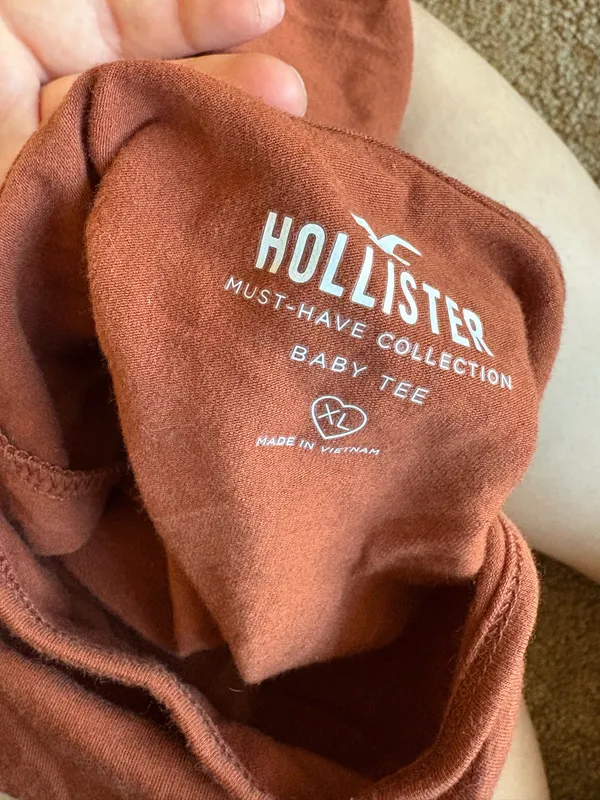 Hollister Short Sleeve - Image 4