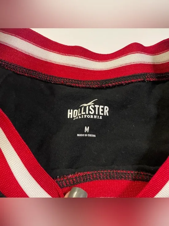 Hollister Black Cropped Logo Tee with Trimmed Collar and Cuffs size M - Image 6