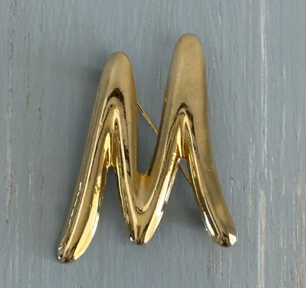 Awesome Vintage Brooch Initial M Or W Shiny Gold Tone Metal - Image 4