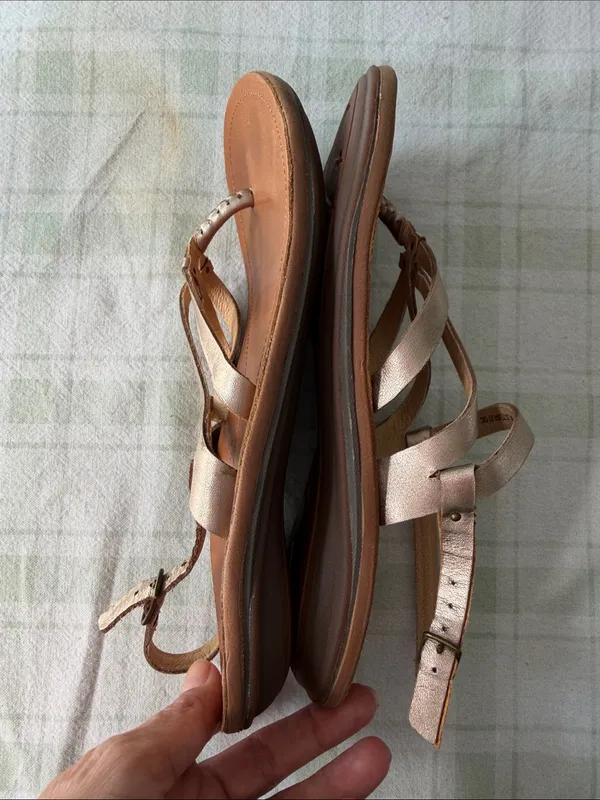 Olukai U’I KO’OWomen’s Metallic Strappy Toe-Loop Sandals - Rose Gold - Image 4