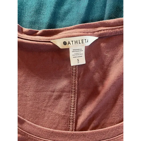 Womens Athleta workout top Size Small Rusty Pink Purple Color EUC - Image 5