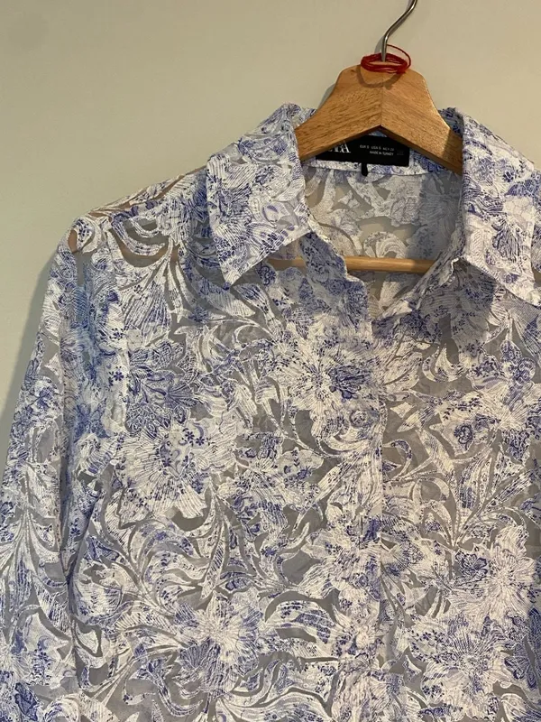 ZARA Blue White Floral Devoré Sheer Long Sleeve Button Up Shirt Size S - Image 4