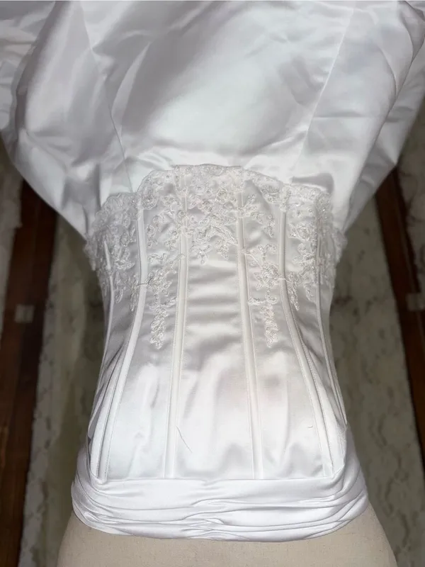 Beautiful Vintage Y2K David’s Bridal Corset Wedding Ball Gown - Image 2