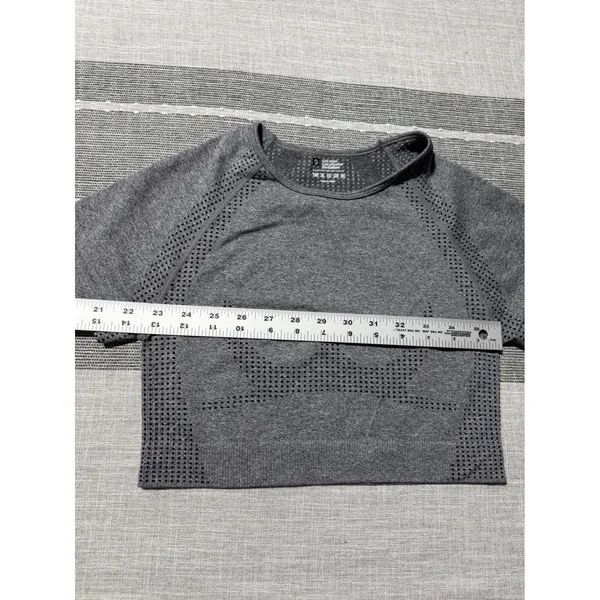 Seamless Short Sleeve Crop Top Heather Grey Perforated Athletic‎ Shirt Small - Image 3