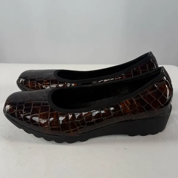 Josef Seibel Bridget Patent Leather Croc Embossed Pumps in‎ Brown Size 9 or 40 - Image 2