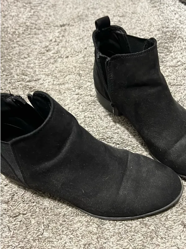 Black suede boots Size 8 - Image 2