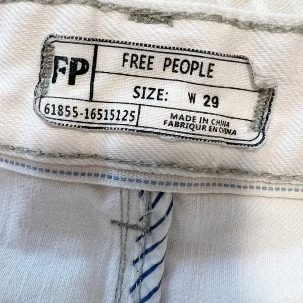FREE PEOPLE Logan‎ Denim Shorts in Optic White size 29 - Image 4