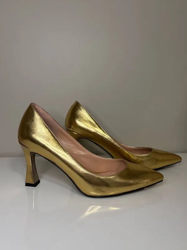 Ambelight Gold Pointed Toe Stiletto Heels Size 9.5 - Image 3