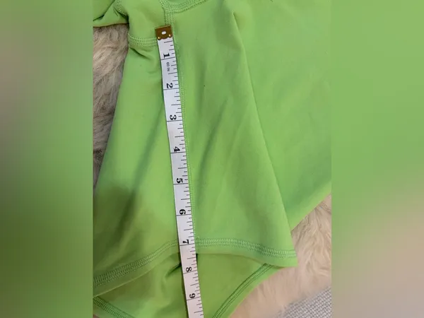 ALO Yoga High-Waist Bike Shorts in Lime Green Size Large EUC - Image 5