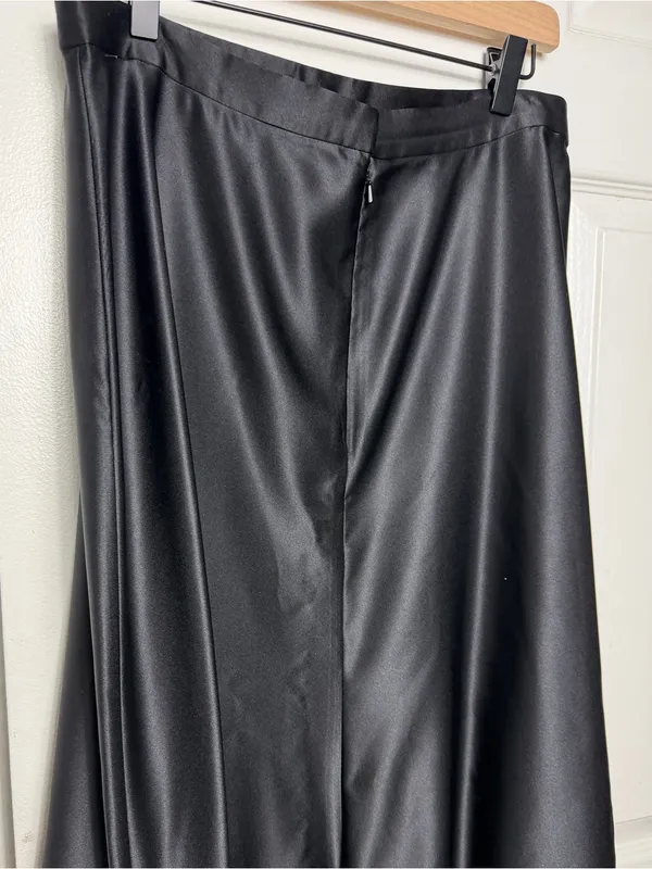 TADASHI SHOJI Black Satin Maxi Skirt - Image 5
