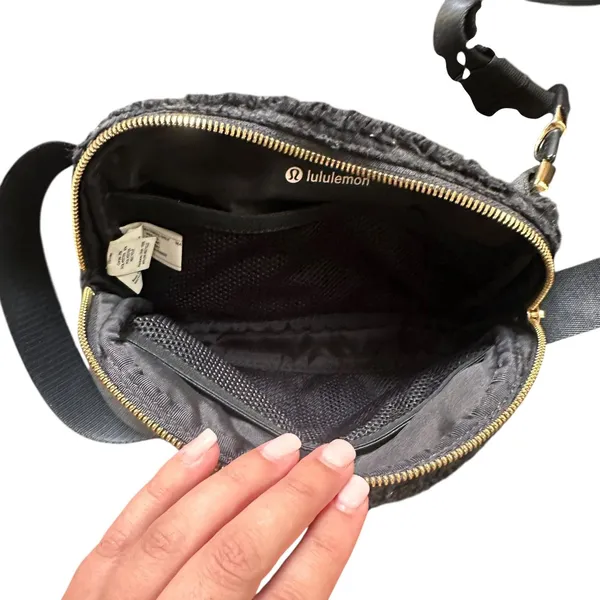 LULULEMON Everywhere Fleece‎ Belt Bag Black - Image 5