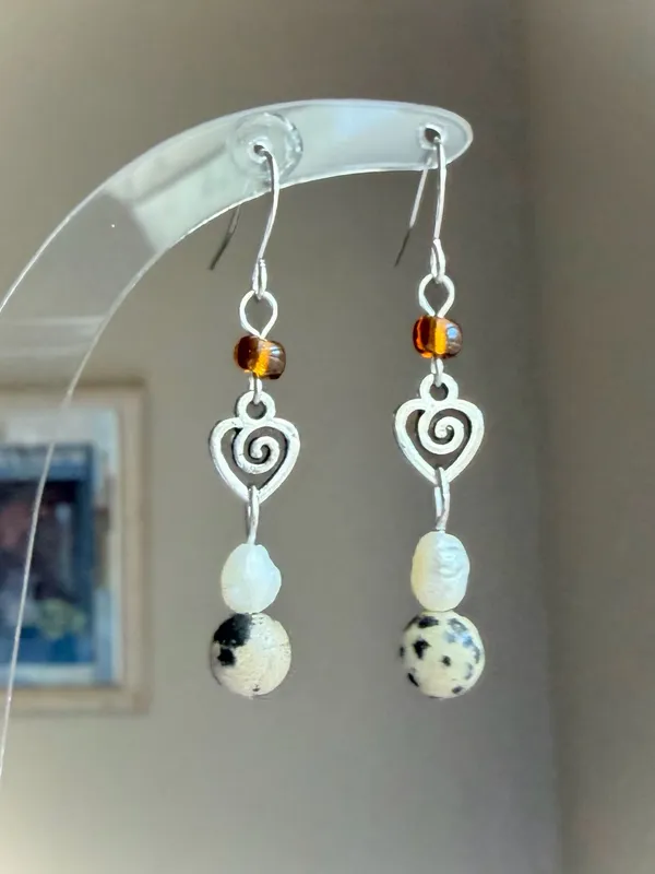 Handmade boho vintage aesthetic fairy style freshwater pearl & Dalmatian jasper stone unique dangle earrings🍃🌀 - Image 5