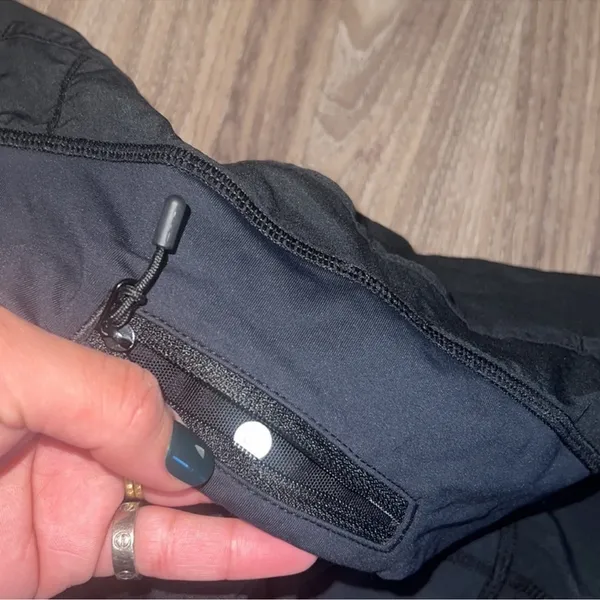Lululemon black shorts - Image 9