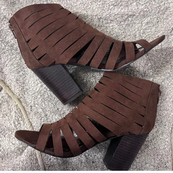 Carlos Santana Polly Suede Cutout Peep Toe Ankle Booties Heel Women‎ Size 8M Zip - Image 9