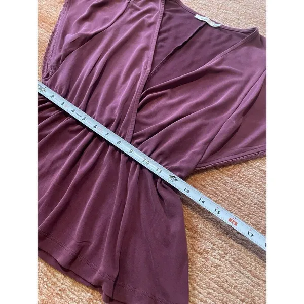 Francesca's MiAmi Top Womens Small Burgundy V-Neck Peplum Short Sleeve Woven - Image 3