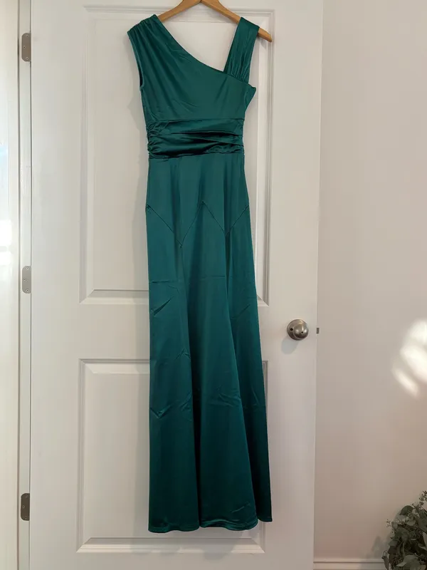 One shoulder, emerald green satin maxi dress - Image 5